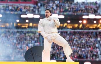 Bad Bunny agradeció a su equipo luego de los 13 minutos de show que ofreció en el Levi´s Stadium de Santa Clara, California. Foto: Getty Images