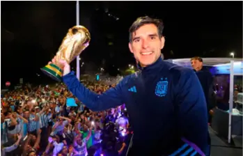 Ayala fue parte del cuerpo técnico que ganó el Mundial en 2022. FOTO: X Selección Argentina