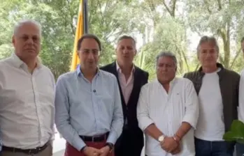 El vicepresidente se reunió con empresarios y el embajador encargado de Colombia en Venezuela para buscar soluciones a las relaciones comerciales con el vecino país. Foto: captura video @jrestrp