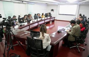 Reunión de los equipos de empalme entre el Gobierno saliente y el electo, encabezados por Germán Ávila y José Manuel Restrepo. FOTO COLPRENSA