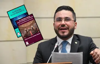Los libros del contralor Jorge Eliécer Laverde: “IA apliacada al control fiscal” y “El control fiscal desde el Congreso de la República”. Foto: Colprensa/Ilae