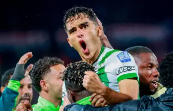 Quien parece que no supo manejar la frustración fue el arquero uruguayo Washington Aguerre, quien al final del encuentro terminó peleando con Mateus Uribe, a quien, en las imágenes de televisión, se vio que le intentó meter la toalla que tenía por la boca. Foto: Manuel Saldarriaga Quintero