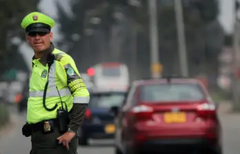 Bajo la consigna de proteger la vida, las autoridades lanzaron una ofensiva total contra la siniestralidad vial y el delito. Con 200 puntos de control y vigilancia tecnológica. FOTO: Colprensa