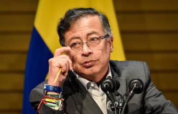 Criticaron a Gustavo Petro en medio de una alocución de la Corporación Colectivo de Abogados José Alvear Restrepo (CAJAR). FOTO: Colprensa 