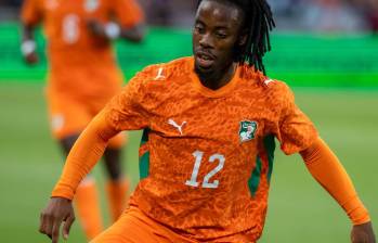 Tras horas de incertidumbre y el temor de sumarse a la lista de estrellas africanas “vetadas” por las autoridades norteamericanas, el delantero del Niza recibió el aval de Canadá para viajar a Toronto. FOTO: Federación Marfileña de Fútbol (FIF) @equipenatciv