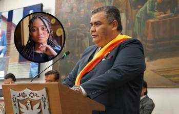 Luis Carlos Gutiérrez recibiendo una condecoración del Concejo de Bogotá en agosto de 2025, un mes antes de que estallara el escándalo de los títulos falsos. Foto: Concejo de Bogotá/Colprensa.