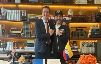 El senador estadounidense Bernie Moreno junto al presidente electo Abelardo de la Espriella. Foto: tomada de redes sociales