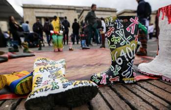 BOGOTÁ, 29 de agosto de 2023.- Por medio de algunas actividades y una exposición fotográfica, familiares y algunas entidades conmemoraron el Día Internacional de las Víctimas de Desaparición Forzada. (Colprensa-John Paz).
