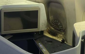 Ojo, usar una “power bank” o batería portátil durante el vuelo está prohibido; esto pasó en KLM. Foto: redes sociales @OnDisasters 