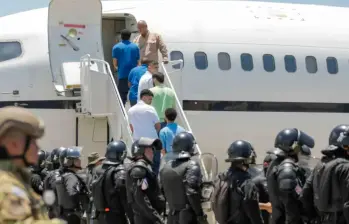 Fueron 252 los migrantes venezolanos deportados desde Estados Unidos y presos en El Salvador los que fueron enviados a Venezuela. FOTO: Xinhua- Presidencia de El Salvador