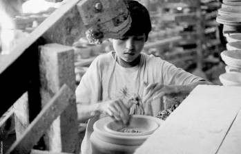 Uno de los aspectos que impacto a Botero al revisar las fotografías fue la edad de algunos obreros, quienes estaban entre los 12 y 13 años. FOTO óscar botero