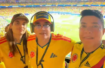 Apoyado en un video que se hizo viral en las redes sociales, el exfuncionario busca la plena identificación de los agresores para que respondan ante los tribunales. FOTO: Captura de video de redes sociales @GustavoBolivar