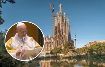 El papa León XIV llegó a la Sagrada Familia de Barcelona para bendecir la torre de Jesucristo, la más alta del templo. Foto: Vatican Media / redes sociales La Sagrada Familia