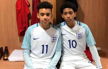 Jamal Musiala (a la izquierda) y Jude Bellingham (derecha), compartiendo como juveniles en la Selección de Inglaterra. Se enfrentan en la semifinal de Champions. FOTO Tomada de ‘X’: @AlvarodeGrado