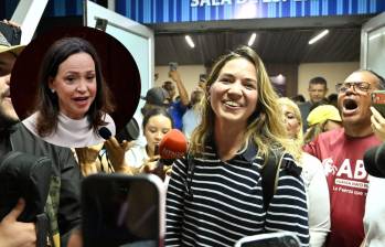 Claudia Macero, jefe de comunicaciones de María Corina Machado, logró regresar a Venezuela este domingo tras más de un año en el exilio. Foto: AFP.