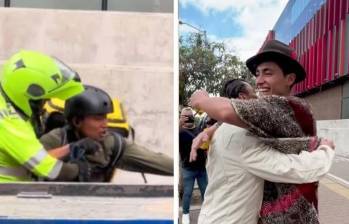 Domiciliario al que le quitaron su ciclomotor de dos tiempos recibió una moto de influencers. Fotos: captura de videos.