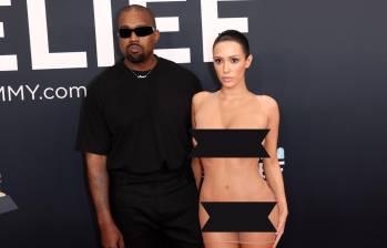 Kanye West y Bianca Censori suenan en la prensa mundial por su aparición en los Grammy 2025. FOTO: GETTY