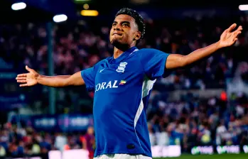 La celebración de Jhon Solís tras anotarle al Barsa. FOTO: X BCFC