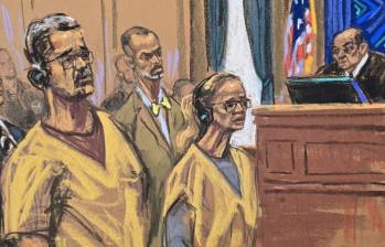Así fueron retratados Nicolás Maduro y su esposa, Cilia Flores, en la audiencia en Nueva York por cargos de presunta conspiración para tortura. Foto: ilustración de Jane Rosenberg tomada de X @NotiExpressColo