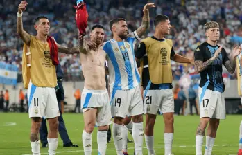 Algunos jugadores de Argentina celebrando tras vencer a Canadá y pasar a la final de la Copa. FOTO: CUENTA DE X @Argentina