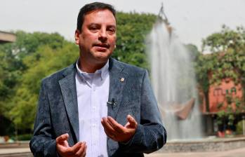 Luquegi Gil Neira ha estado por 30 años vinculado con la Universidad de Antioquia. De allá egresó como abogado y ha sido profesor, decano, Secretario General y Vicerrector. FOTO MANUEL SALDARRIAGA