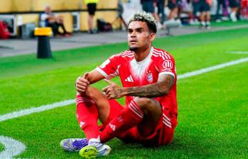 Luis Díaz durante su celebración, tras marcar el primer gol con el Bayern Munich, para lograr el título de la Supercopa, FOTO GETTY 
