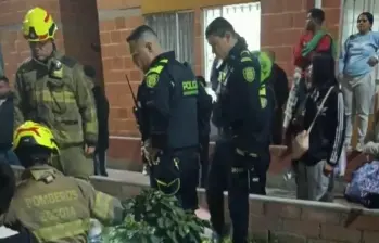 Un accidente se produjo en una vivienda de Bosa, en Bogotá, cuando un niño de 6 años cayó desde un tercer piso. FOTO: Captura de video 