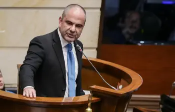 El director del partido Centro Democrático asumió el resultado demoledor que obtuvo su candidata. Ahora irán con el abogado De la Espriella. Foto: Colprensa