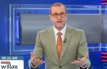 Augusto Thorndike durante la transmisión en vivo en la que atacó al camarógrafo. Foto: Captura de video Willax Televisión,