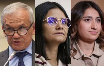 De izquierda a derecha: Carlos Ramón González, prófugo en Nicaragua, Angie Rodríguez, directora del Fondo de Adaptación, y Laura Sarabia, embajadora en Reino Unido. Todos exdirectores del Dapre. Foto: Colprensa.