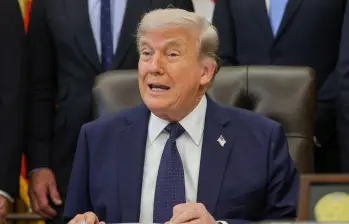 Un frente inesperado de jueces conservadores y progresistas se unió para frenar la emblemática medida migratoria de Donald Trump. El mandatario ya reaccionó con furia en sus redes sociales y traslada la batalla al Congreso. FOTO: Getty