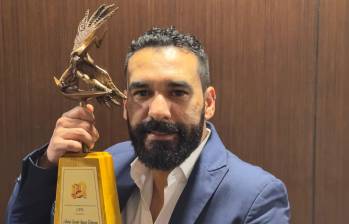 Camilo Suárez recibió el Premio Nacional de periodismo CPB. FOTO Cortesía