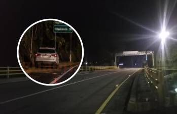 Las autoridades aún intentan responder a dónde se dirigía y qué pretendía hacer con los restos de la mujer y la niña que encontraron dentro del vehículo. FOTO: Coviandina y cortesía redes sociales