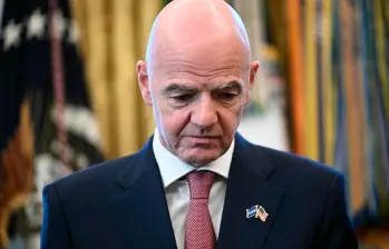 Gianni Infantino recibió el respaldo del Consejo de la FIFA tras la reunión de emergencia, aunque continúan las críticas por el fallido proyecto de inversión privada. FOTO: AFP