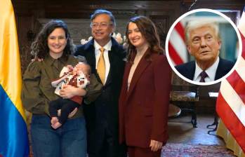 Antes de salir de la Embajada de Colombia en Washington, el presidente Gustavo Petro estuvo acompañado de su hija mayor, su nieto y la esposa de su hijo. Foto: Presidencia.