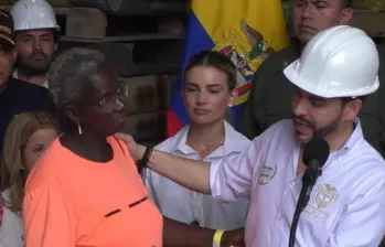 Abelardo de la Espriella hizo varios anuncios desde Quibdó acompañado de empresarios y banqueros, además de compartir con la comunidad. Foto: Captura de pantalla video Presidencia. 