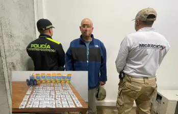 Extranjero inadmitido en el aeropuerto José María Córdova de Rionegro. FOTO: POLICÍA