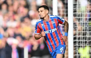 Daniel Muñoz, lateral de 29 años del Crystal Palace, estará ausente de las canchas entre cuatro a seis semanas debido a una cirugía en la rodilla. Foto: Instagram @daniel.chitiva