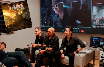 En la imagen los integrantes fundadores de Kraken: Gonzo Vásquéz, Hugo Restrepo y Jorge Atehortúa y el productor Víctor García en videollamada explicando el proceso de remasterización de Kraken II. FOTO Cortesía Codiscos