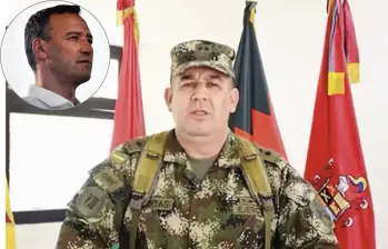 El ministro de Defensa Pedro Sánchez y el general Miguel Huertas, vinculado a grupos ilegales. Foto: captura de video y Colprensa