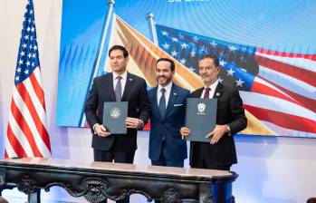 El presidente Abelardo de la Espriella acompañó la firma de los memorandos de entendimiento por parte del canciller Omar Bula y el secretario de Estado de EE. UU., Marco Rubio. Foto: Cancillería.