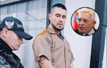 Juan Guillermo Monsalve siendo trasladado por el Inpec. Es uno de los testigos clave del caso contra Álvaro Uribe Vélez por presunto fraude procesal y manipulación de testigos. Foto: Colprensa. 