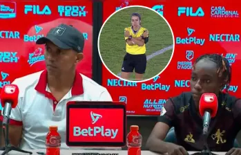 La jueza central tuvo que activar el protocolo antirracismo establecido por la Fifa. El entrenador Carlos Hernández y la jugadora Nayeli Chará explicaron lo sucedido en rueda de prensa. Fotos: Captura de video Dimayor 