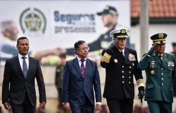 El presidente Gustavo Petro junto al ministro de Defensa, Pedro Sánchez. FOTO: COLPRENSA