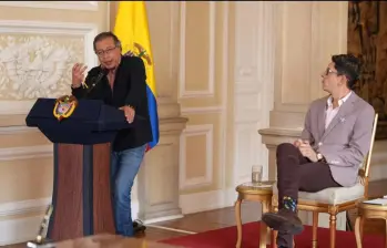 El presidente Gustavo Petro y el ministro de Educación, José Daniel Rojas, durante la posesión en el cargo de este último. Foto: Presidencia