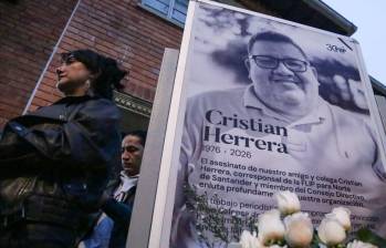Periodistas de distintas regiones del país se reunieron en la sede de la Fundación para la Libertad de Prensa en homenaje a Cristian Herrera. Foto: Colprensa