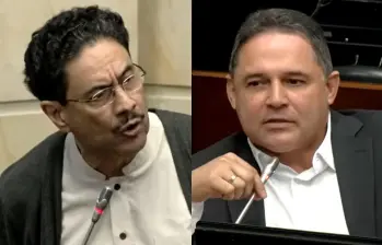 Iván Cepeda y Honorio Henríquez en la plenaria del 4 de noviembre de 2025. Foto: Captura de video. 