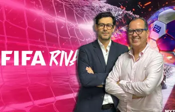 Jairo Nieto (izq.) y Alejandro González (der.), cofundadores de Bacon Games, lideraron desde Colombia el desarrollo de FIFA Rivals, el nuevo videojuego oficial de la FIFA para móviles. FOTO: Cortesía