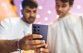 Esta semana se presentó en Colombia el Galaxy S26+, primer smartphone con tecnología de privacidad integrada en el panel. FOTO cortesía Samsung Colombia