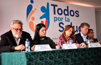 Algunos de los voceros del movimiento “Todos por la Salud” durante su lanzamiento oficial en Bogotá.